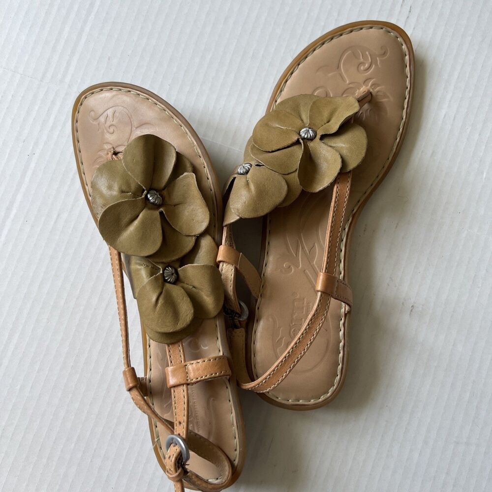 Born Sz 7 M/W Gladiolus Thong Sandals Beige Leather Upper Lining VGUC